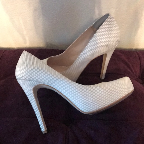 BCBGMaxAzria Shoes - Barely worn BCBG Women’s size 10